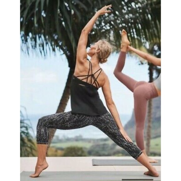 NWT ATHLETA Solace Support Top In Powervita Sports Bra Black - Picture 5 of 5